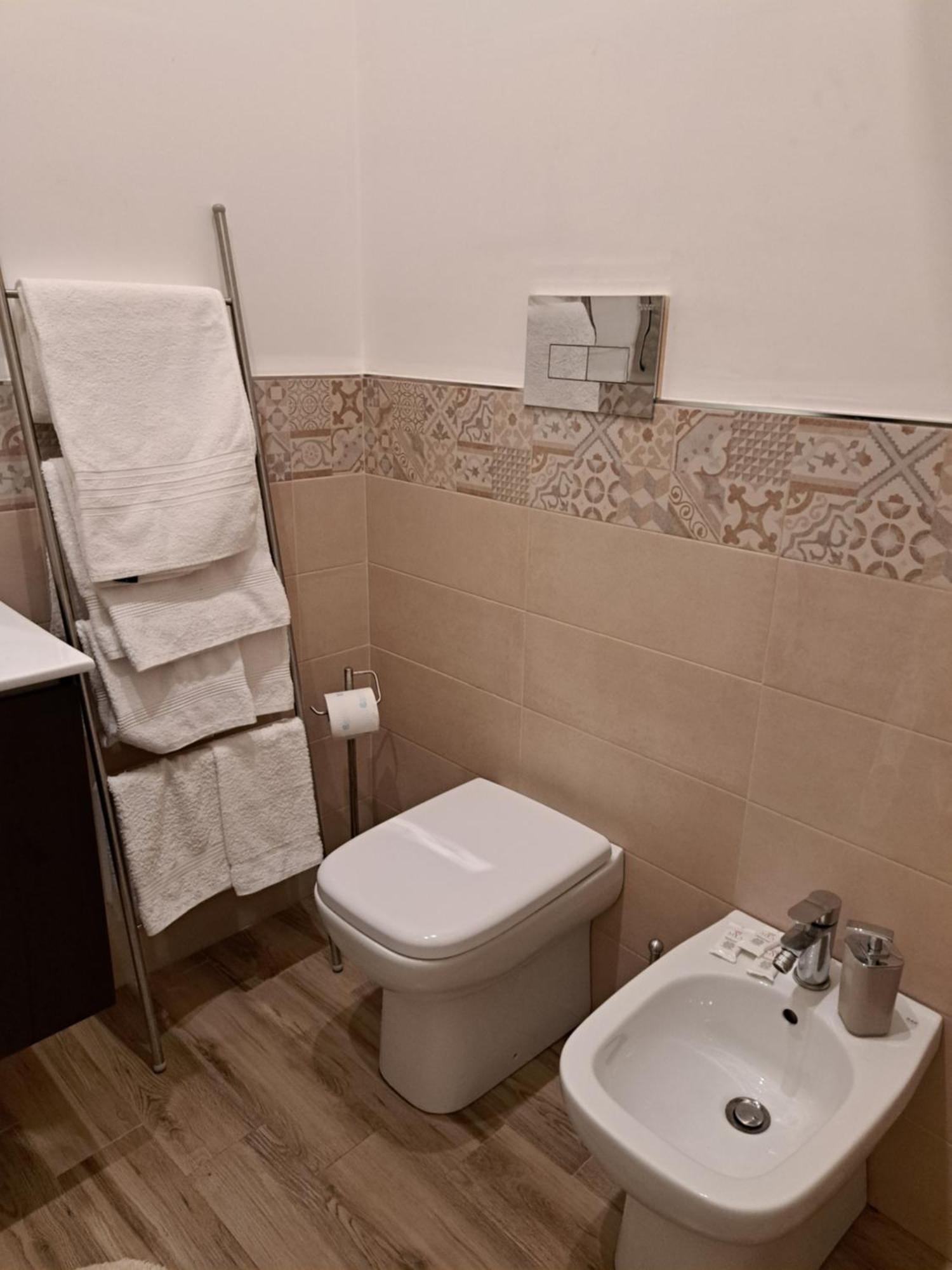Immacolatella Guest House Palermo Bagian luar foto